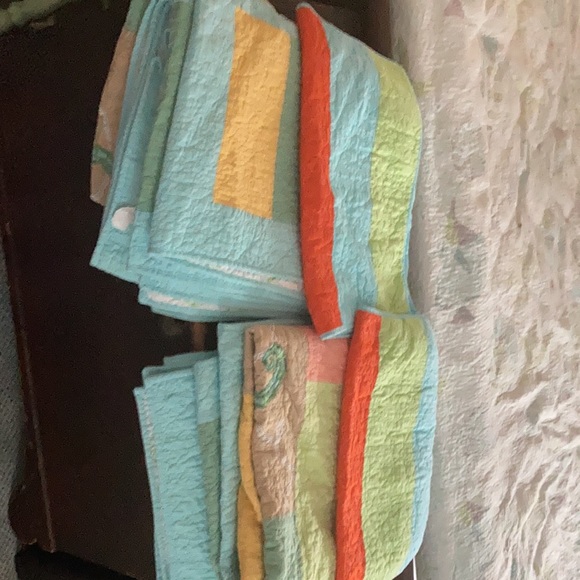 Two Twin quilts and shams - Picture 5 of 5